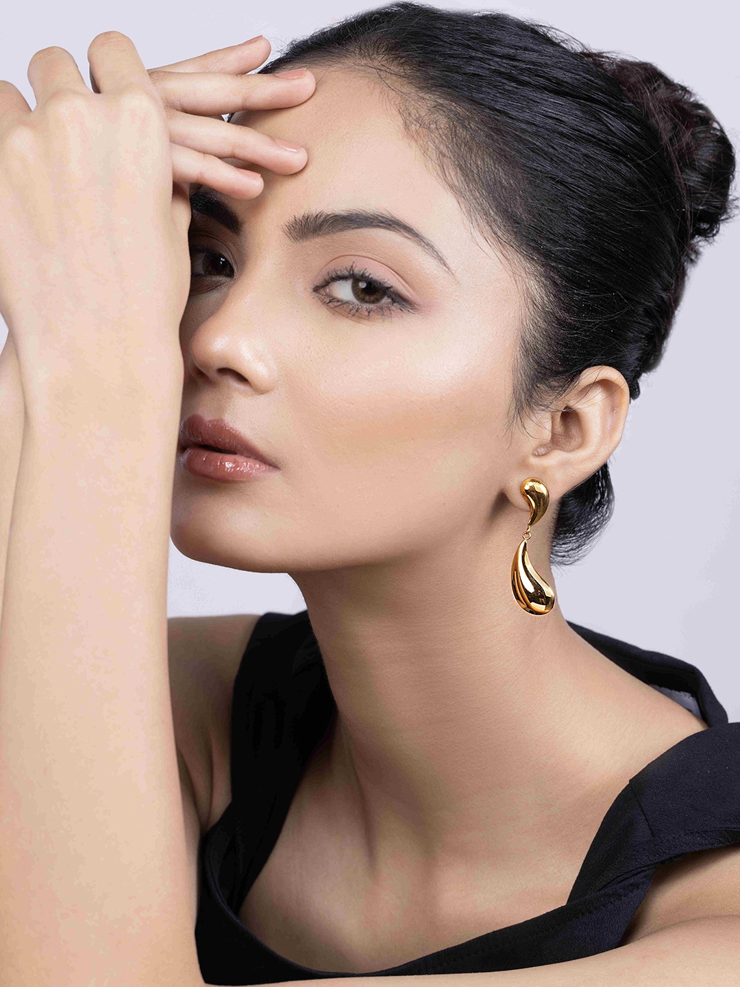 

KAORI BY SHREYA AGARWAL Gold-Plated Stainless Steel Teardrop Shaped Drop Earrings