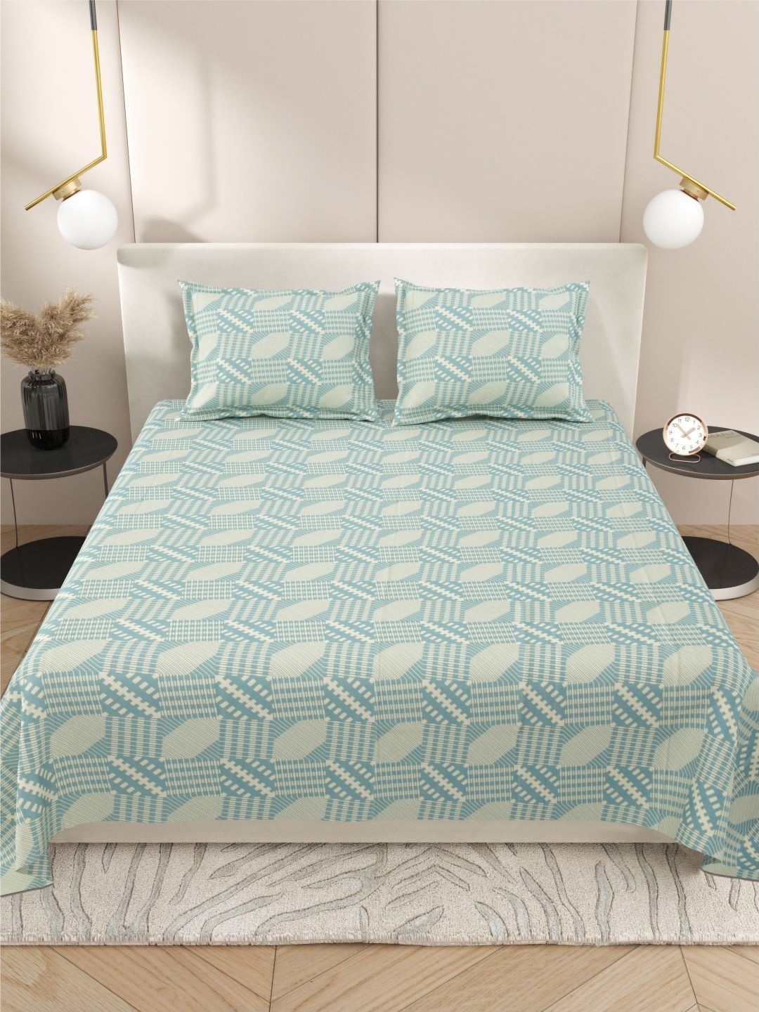 

DREAM WEAVERZ Blue Geometric Printed Pure Cotton 220 TC King Bedsheet Set 2.75m x 2.55m