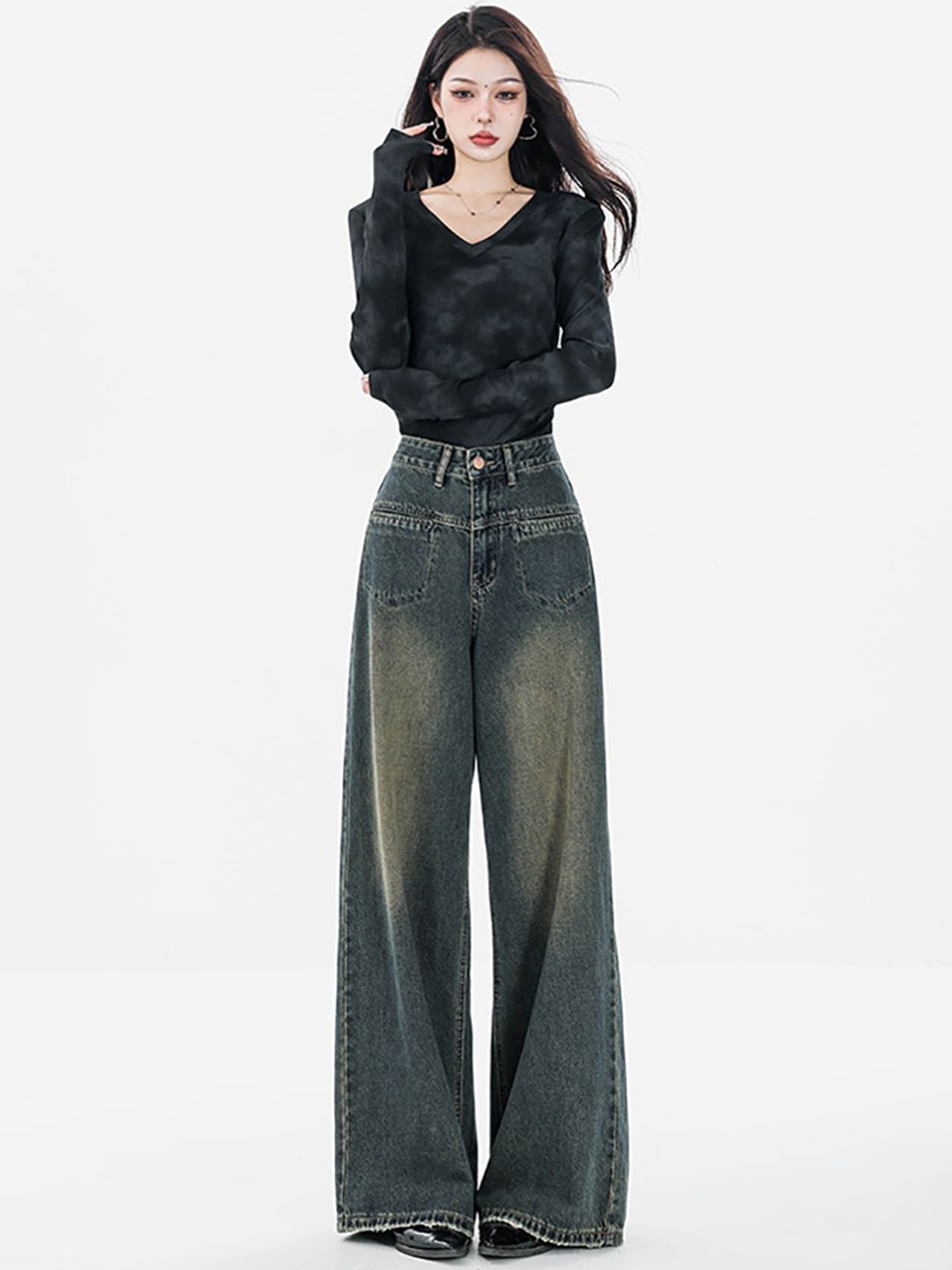 

StyleCast x Revolte Women Relaxed Fit Light Fade Jeans, Blue