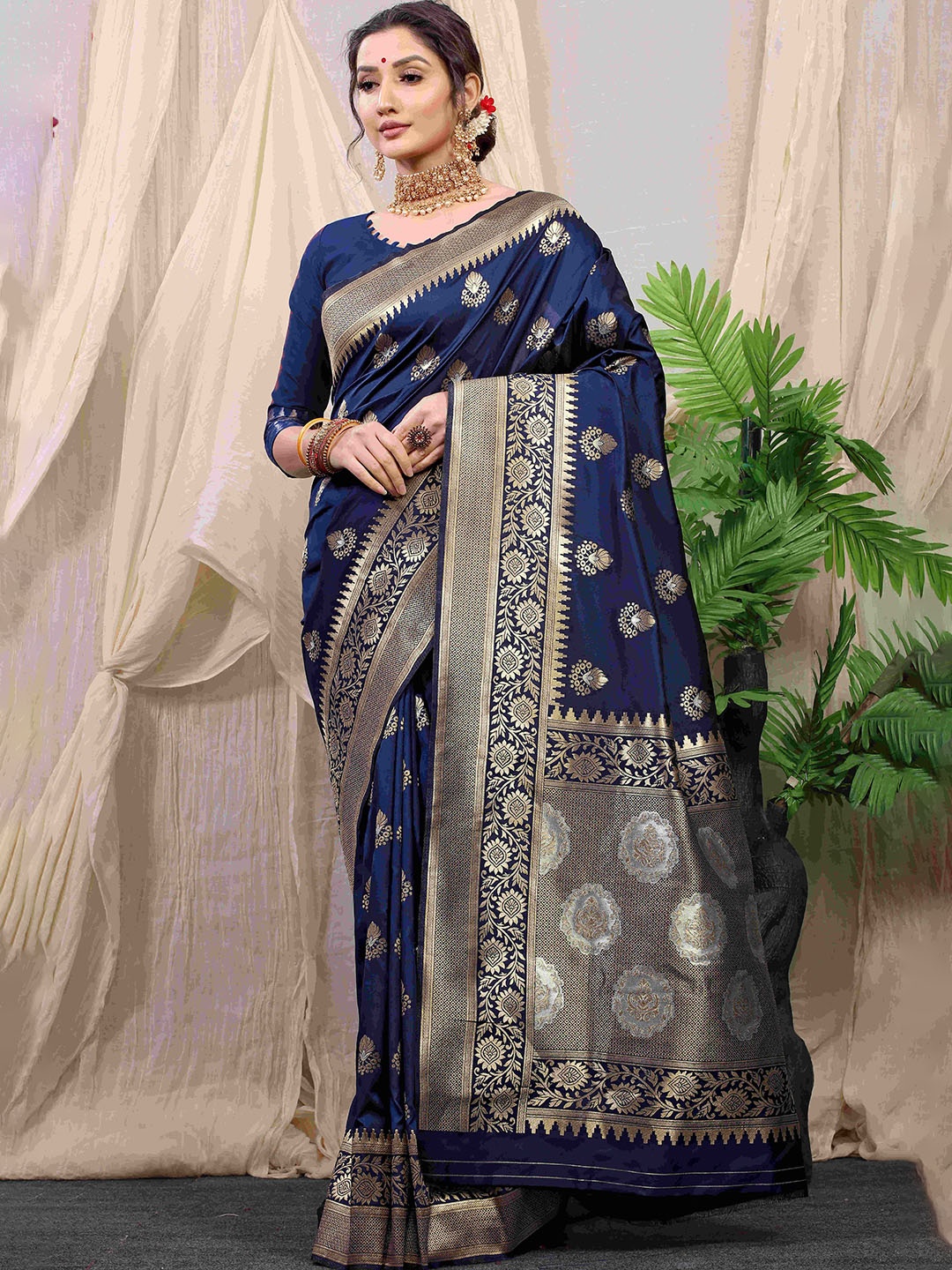 

amirat Ethnic Mofits Woven Design Zari Pure Silk Banarasi Saree, Navy blue