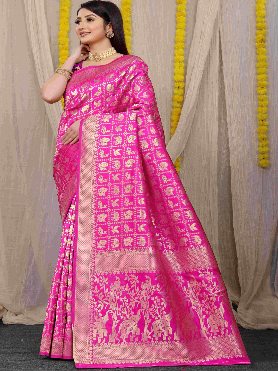 

amirat Ethnic Mofits Woven Design Zari Pure Silk Banarasi Saree, Pink