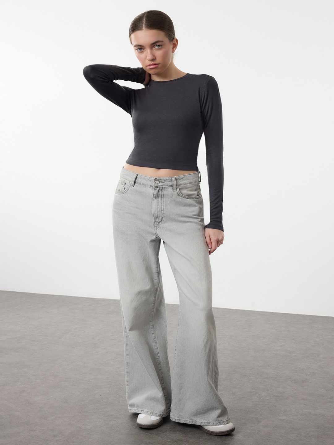 

Trendyol Round Neck Crop Top, Grey