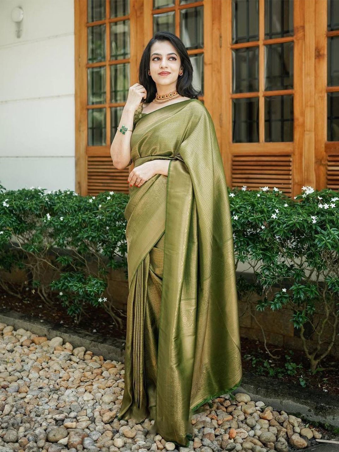 

Manu Designer Ethnic Motifs Woven Design Zari Saree, Green