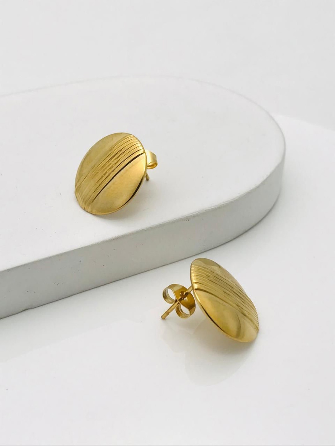 

ANJNI CREATION Gold-Plated Circular Shaped Studs