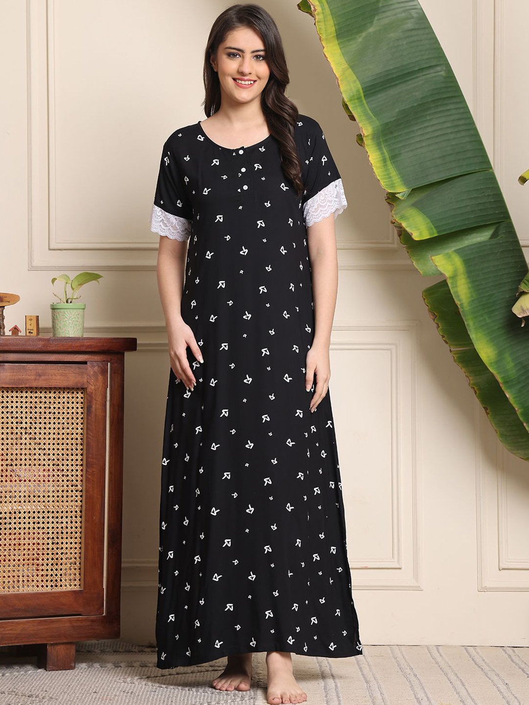 

Claura Printed Maxi Nightdress, Black