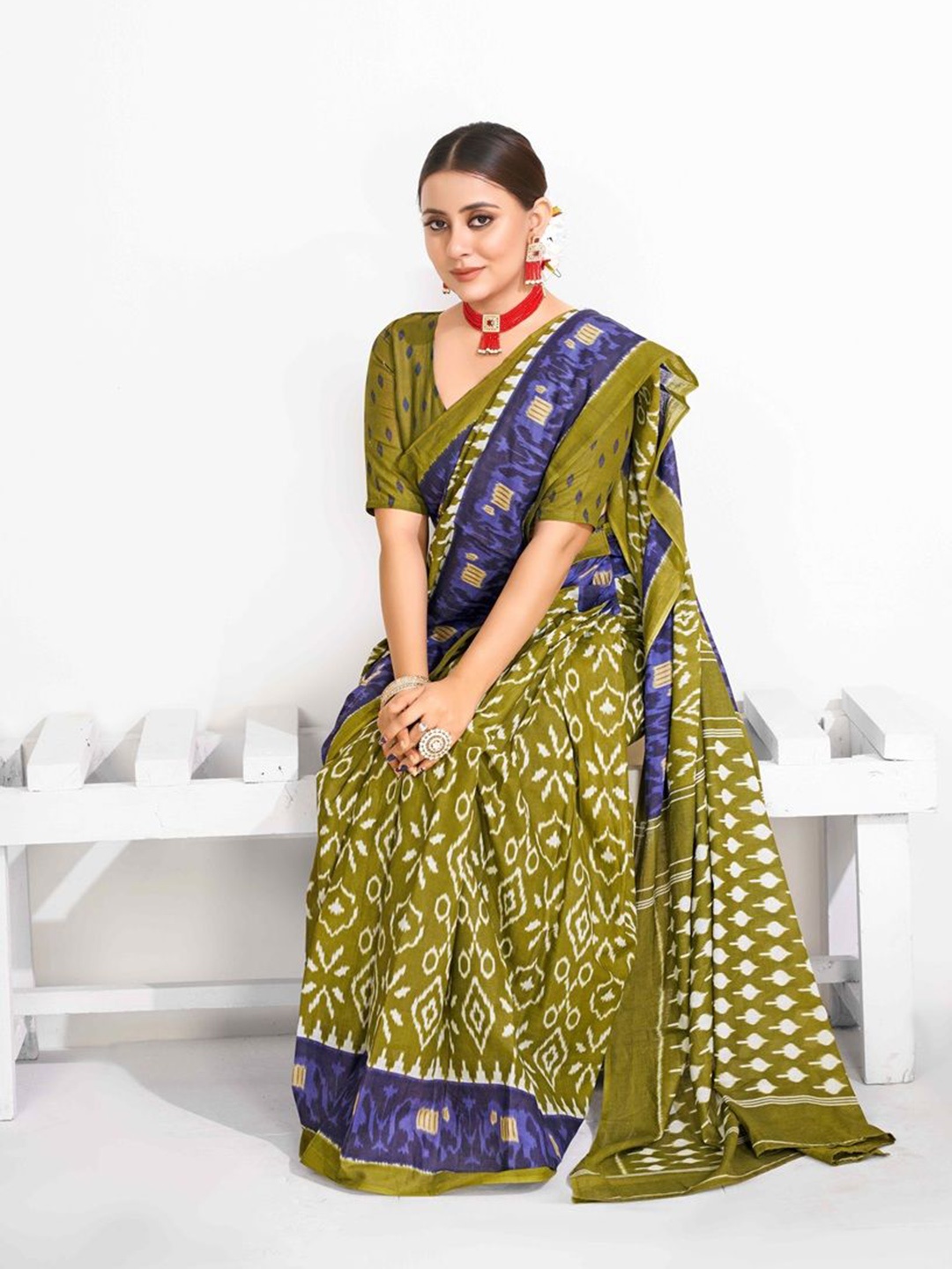 

HERE&NOW Ethnic Motifs Printed Pure Cotton Ikat Saree, Green