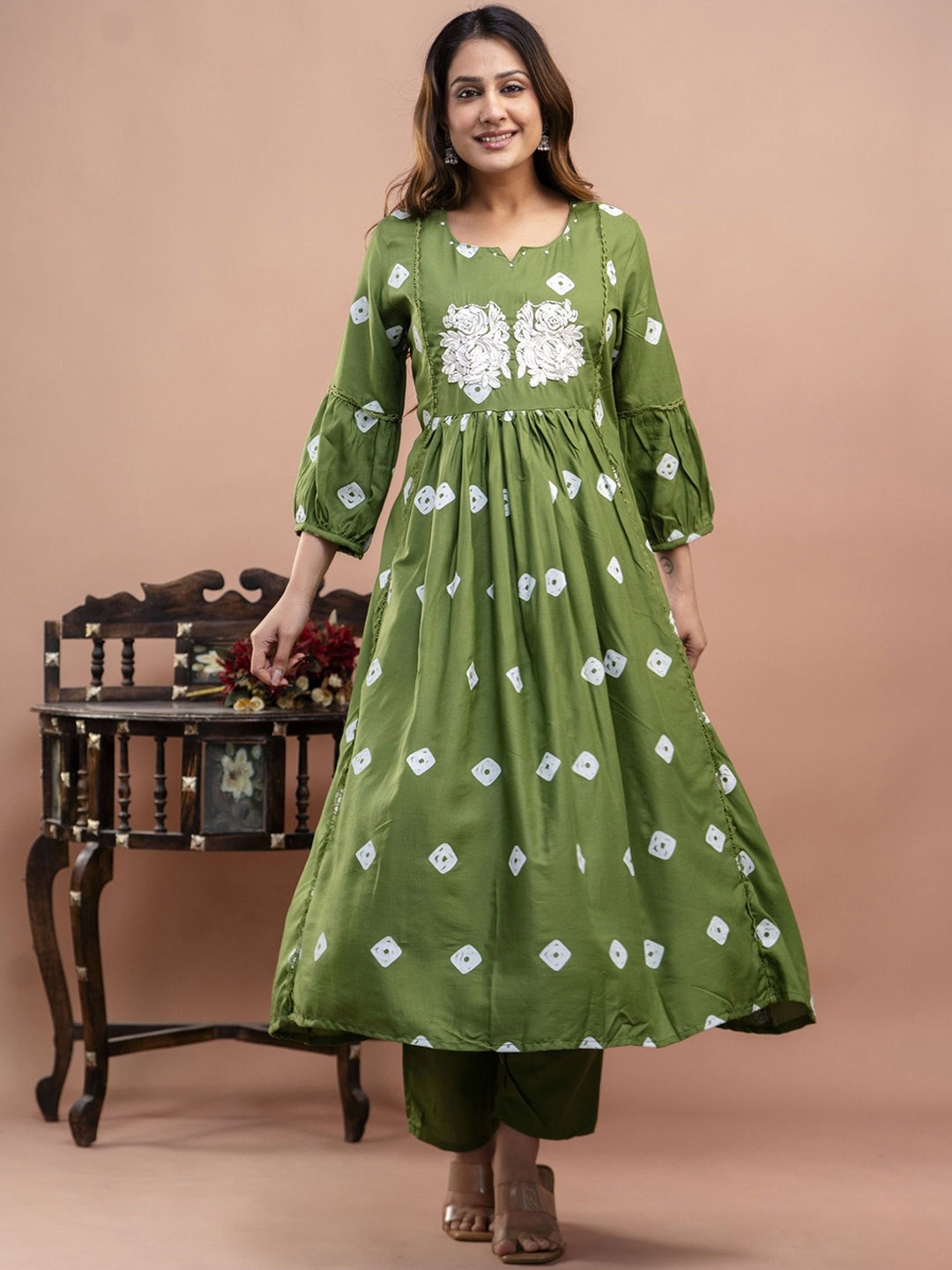 

POSHART FASHION AS UNIQUE AS YOU ARE Bandhani Printed Thread Work Kurta With Trousers, Green