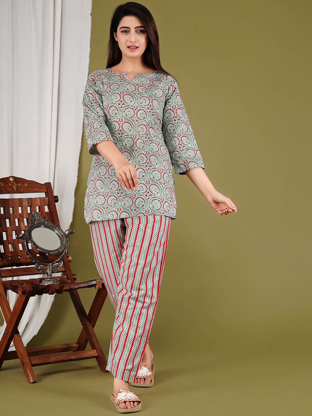 

SHOPAXIS Floral Printed Pure Cotton Night Suit, Red