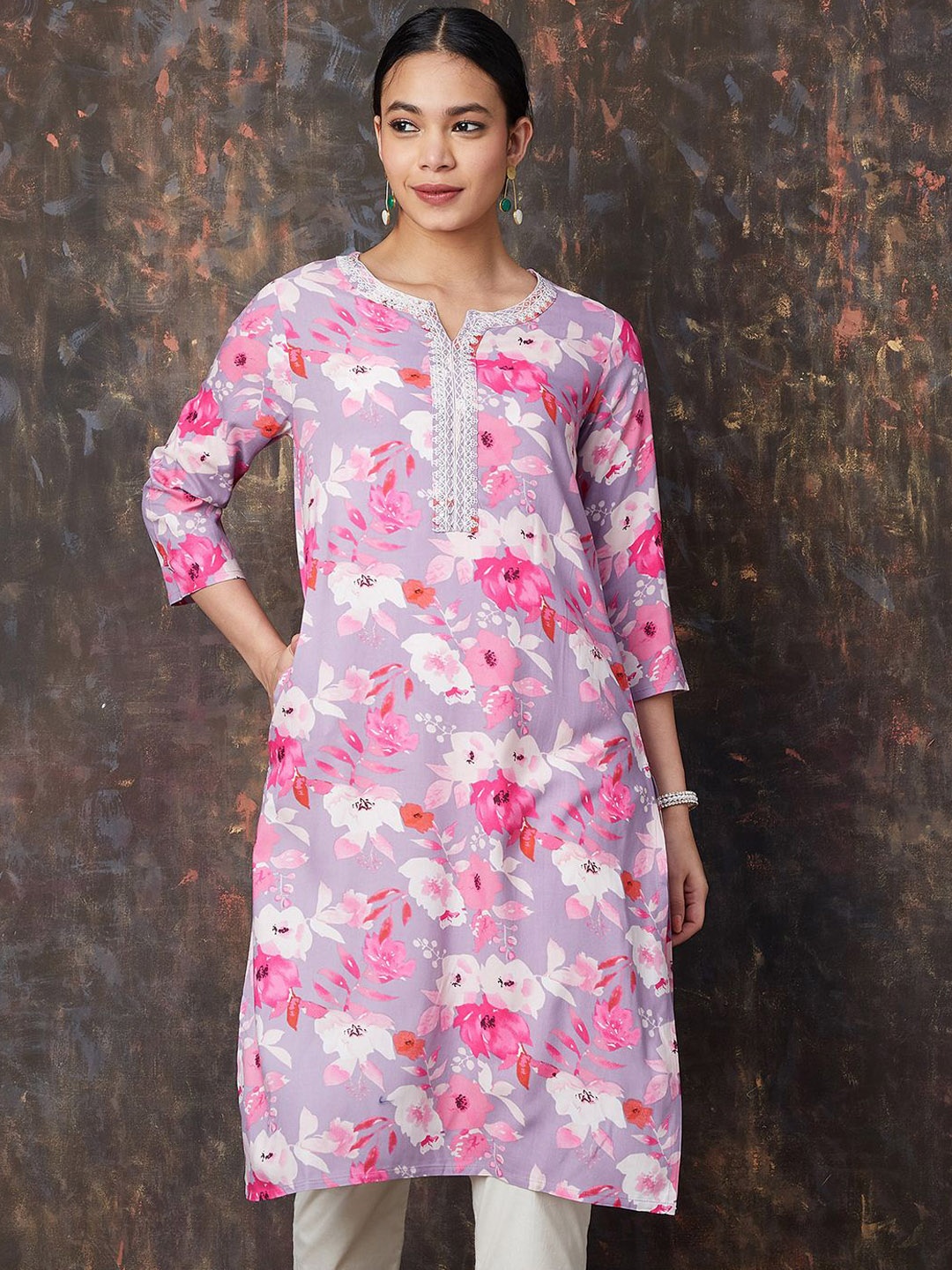 

Melange by Lifestyle Floral Printed Notch Neck Thread Work Straight Kurta, Mauve