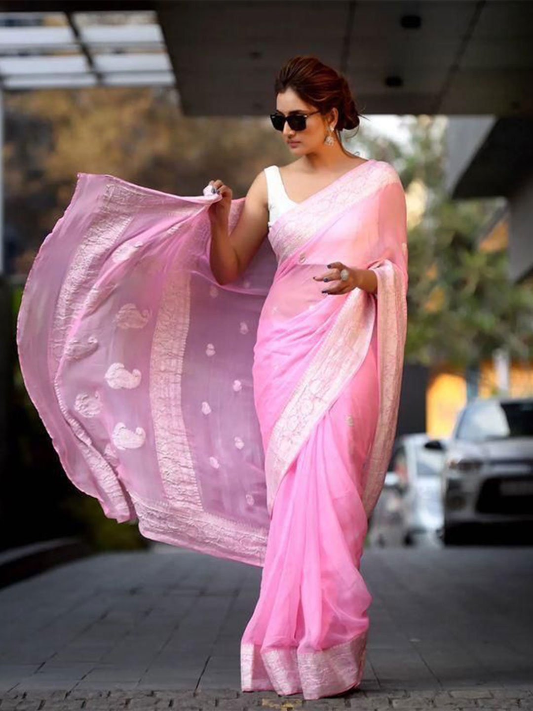 

Manu Designer Woven Design Zari Saree, Pink