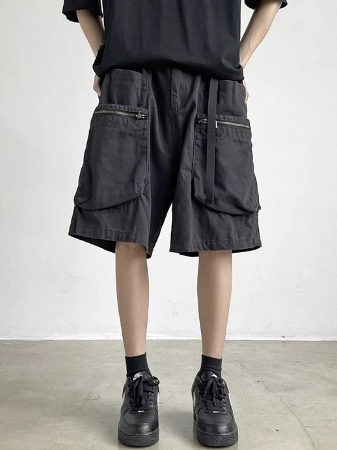 

StyleCast Men Regular Fit Mid-Rise Cargo Short, Black