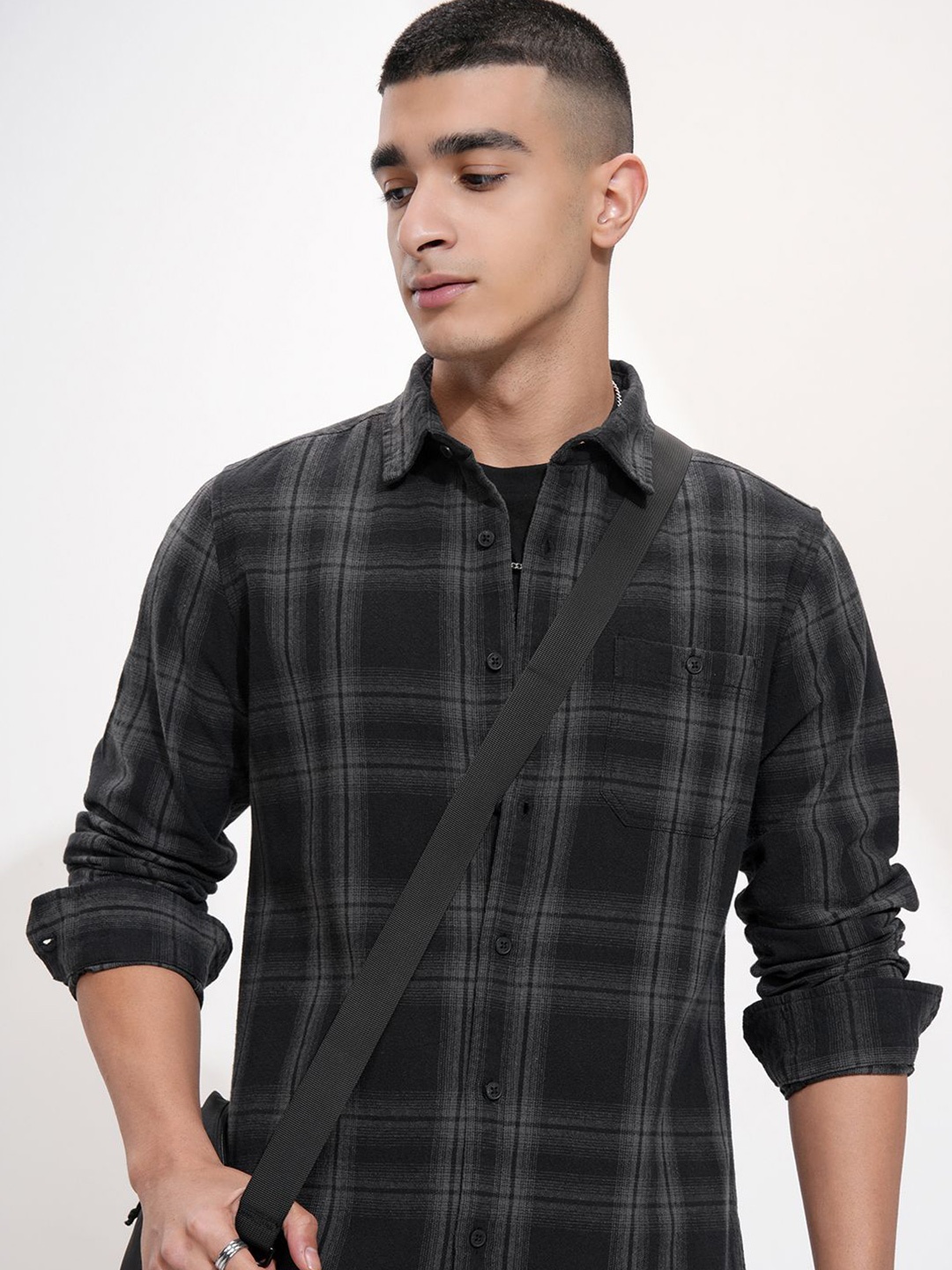 

HIGHLANDER Men Textured Casual Checked Shirt, Black