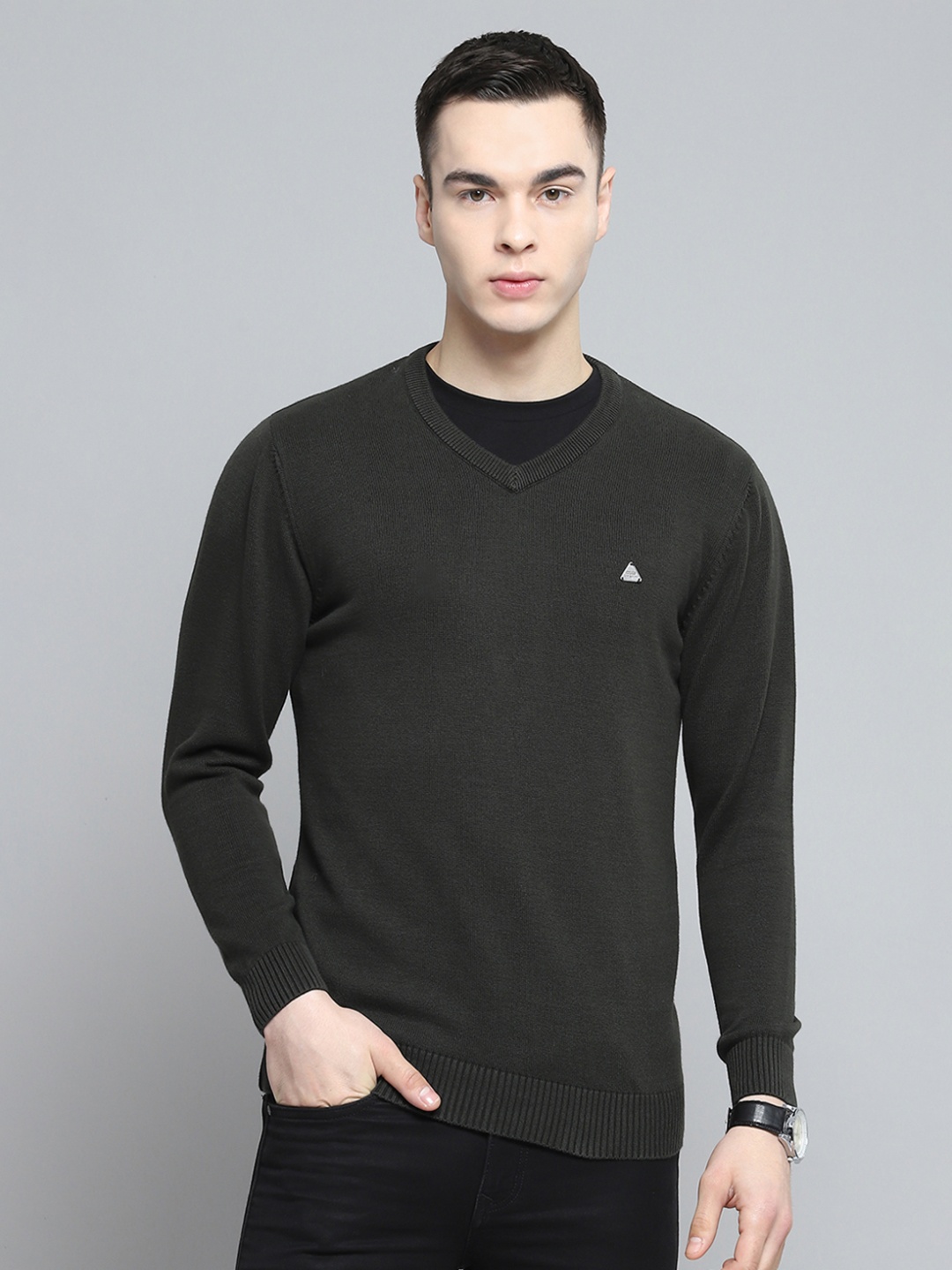 

Cloak & Decker Men V-Neck Woollen Pullover, Olive