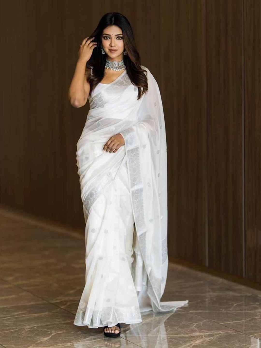 

Manu Designer Woven Design Zari Saree, White