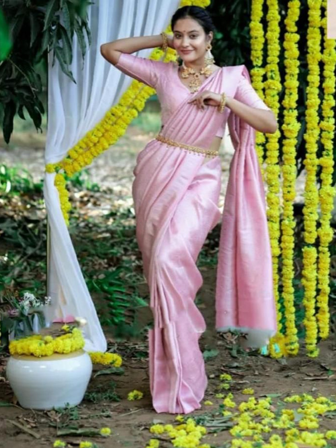 

Manu Designer Woven Design Zari Saree, Pink