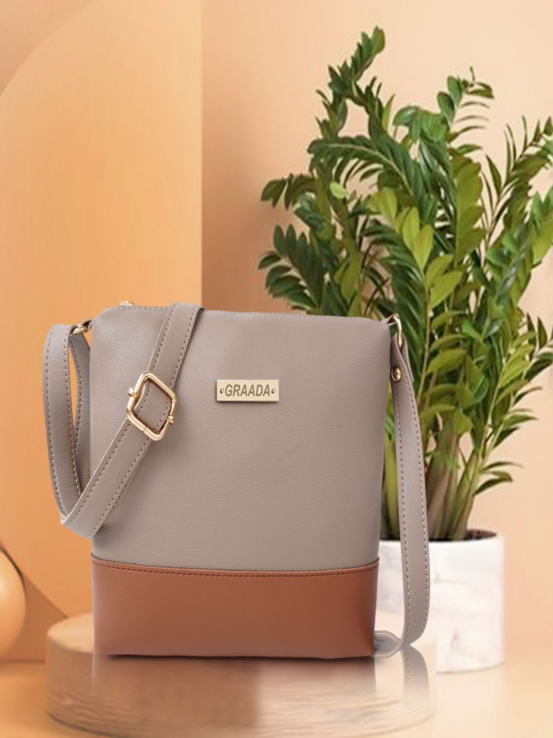 

GRAADA Women Colourblocked Crossbody Leather Sling Bag, Cream