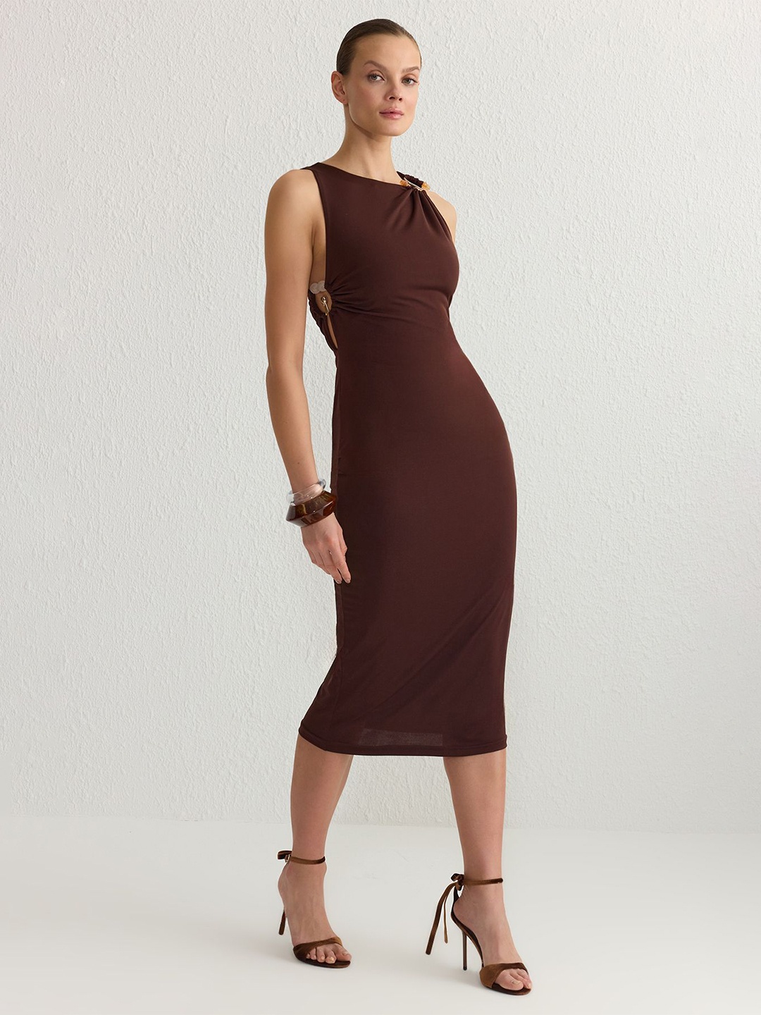 

Trendyol Round Neck Sleeveless Sheath Midi Dress, Brown