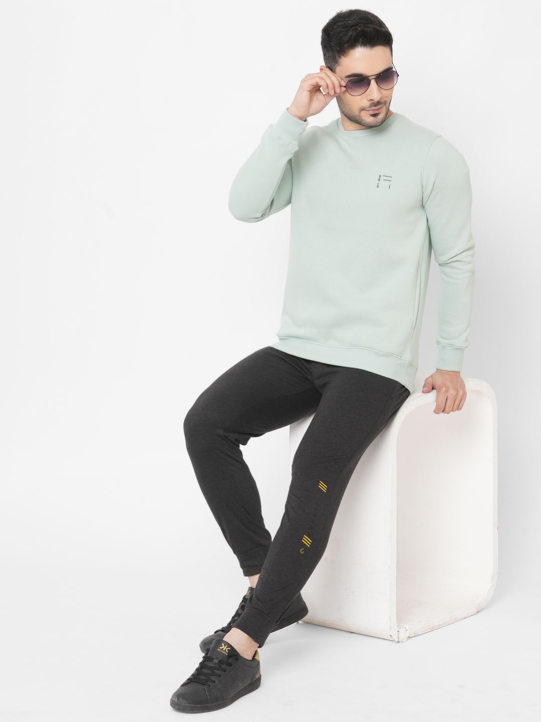 

Sweet Dreams Men Round Neck Pullover Sweatshirt, Green