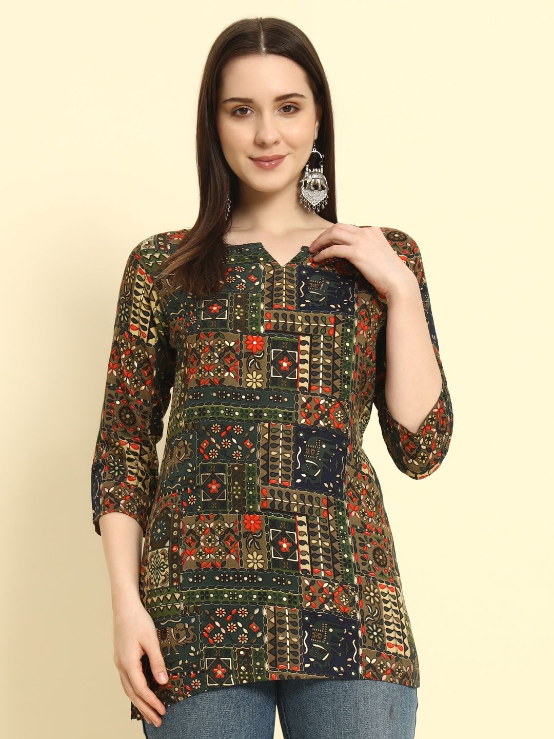 

HYTEN Women Floral Printed Kurti, Navy blue
