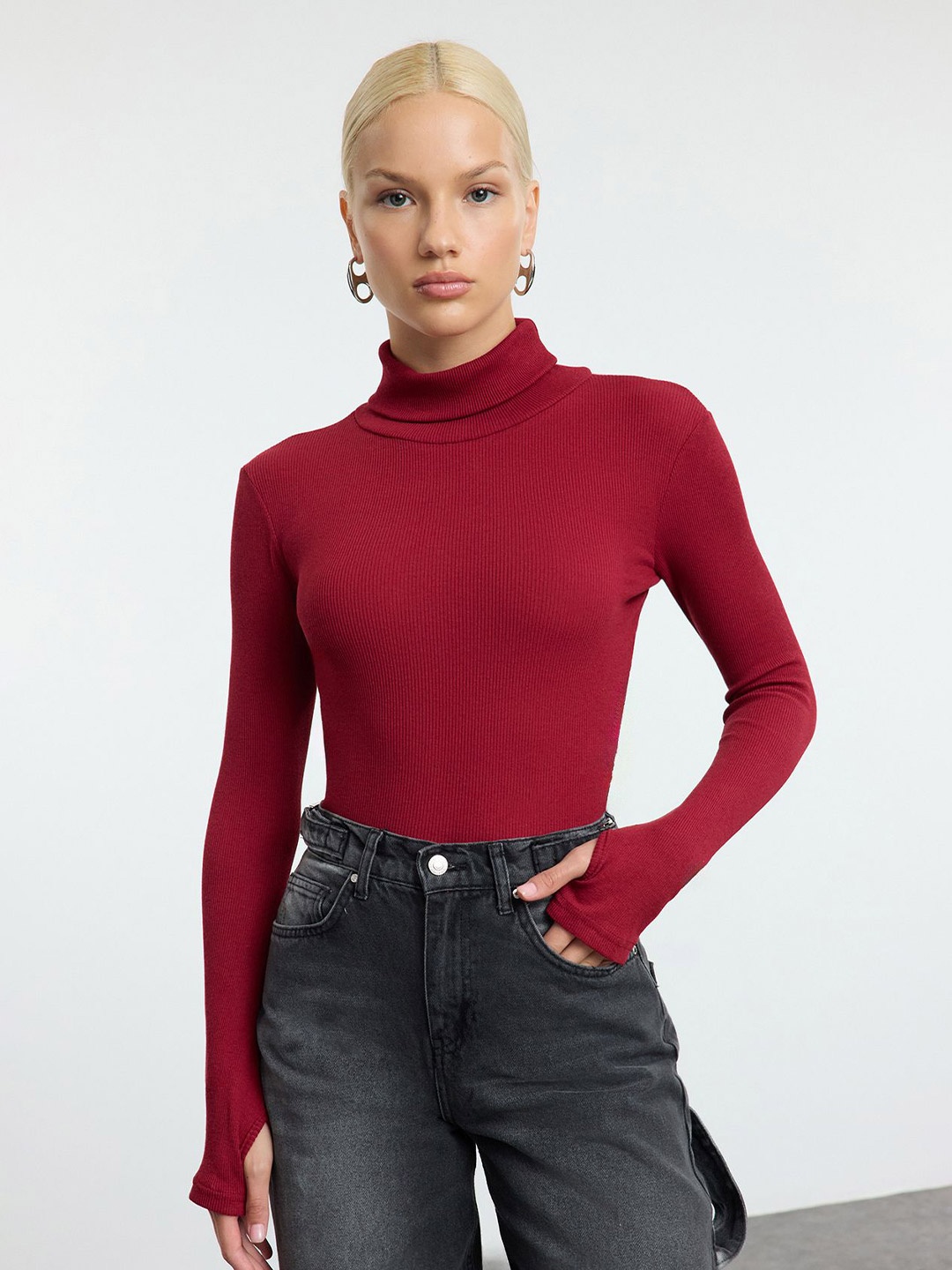 

Trendyol Women High Neck Fitted Top, Na