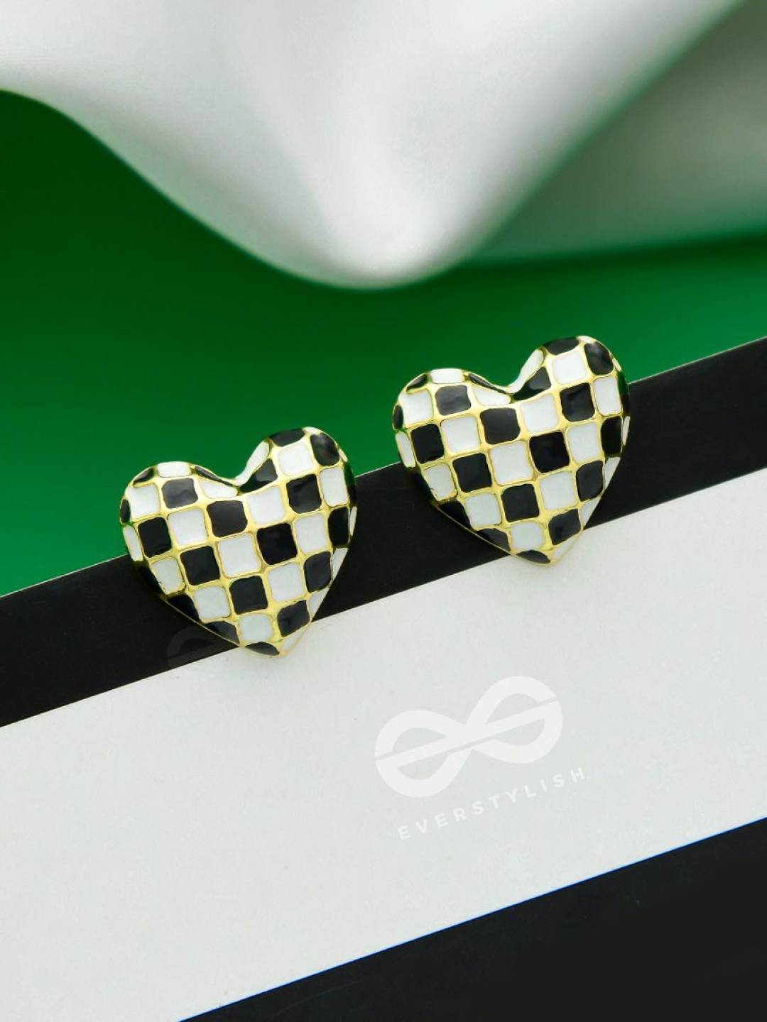 

EVERSTYLISH Checkmate Heart Shaped Studs, Gold