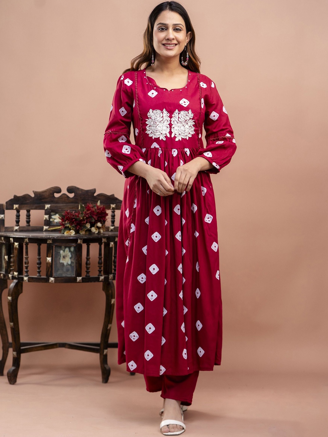 

POSHART FASHION AS UNIQUE AS YOU ARE Bandhani Printed Thread Work Kurta With Trousers, Red
