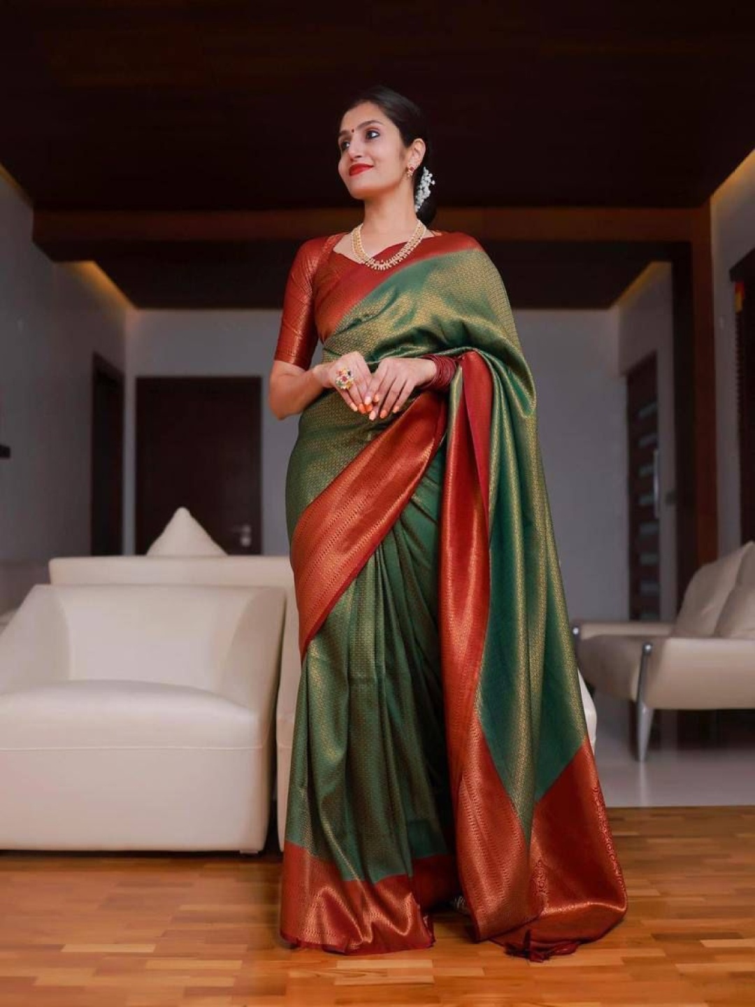 

Manu Designer Woven Design Zari Saree, Green
