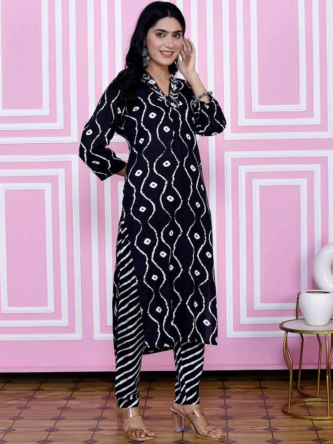

Moda Rapido Geometric Printed Beads And Stones Pure Cotton V-Neck Kurta With Trouser, Black
