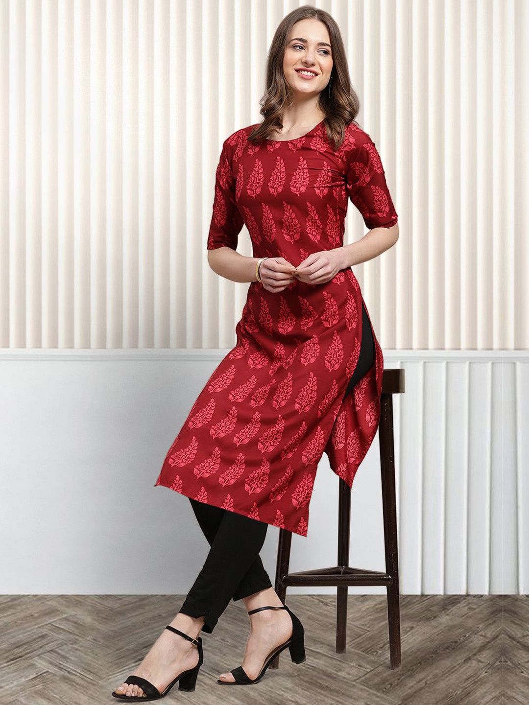

Moda Rapido Ethnic Motifs Printed Round Neck Straight Kurta, Red