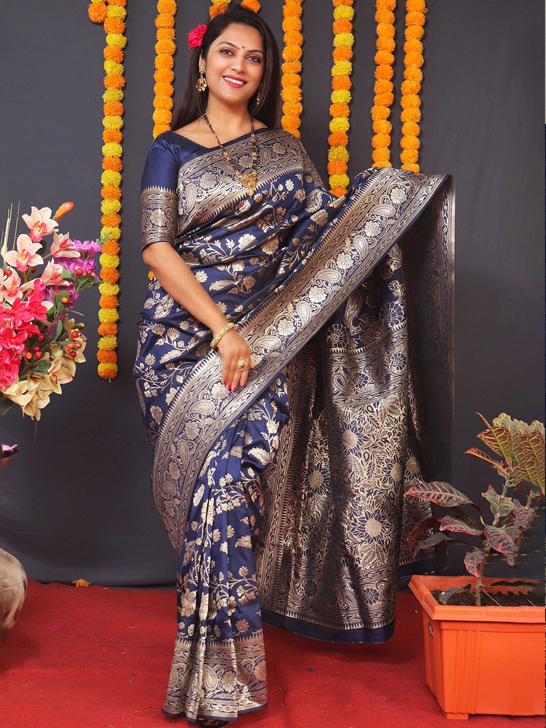 

amirat Ethnic Mofits Woven Design Zari Pure Silk Banarasi Saree, Navy blue