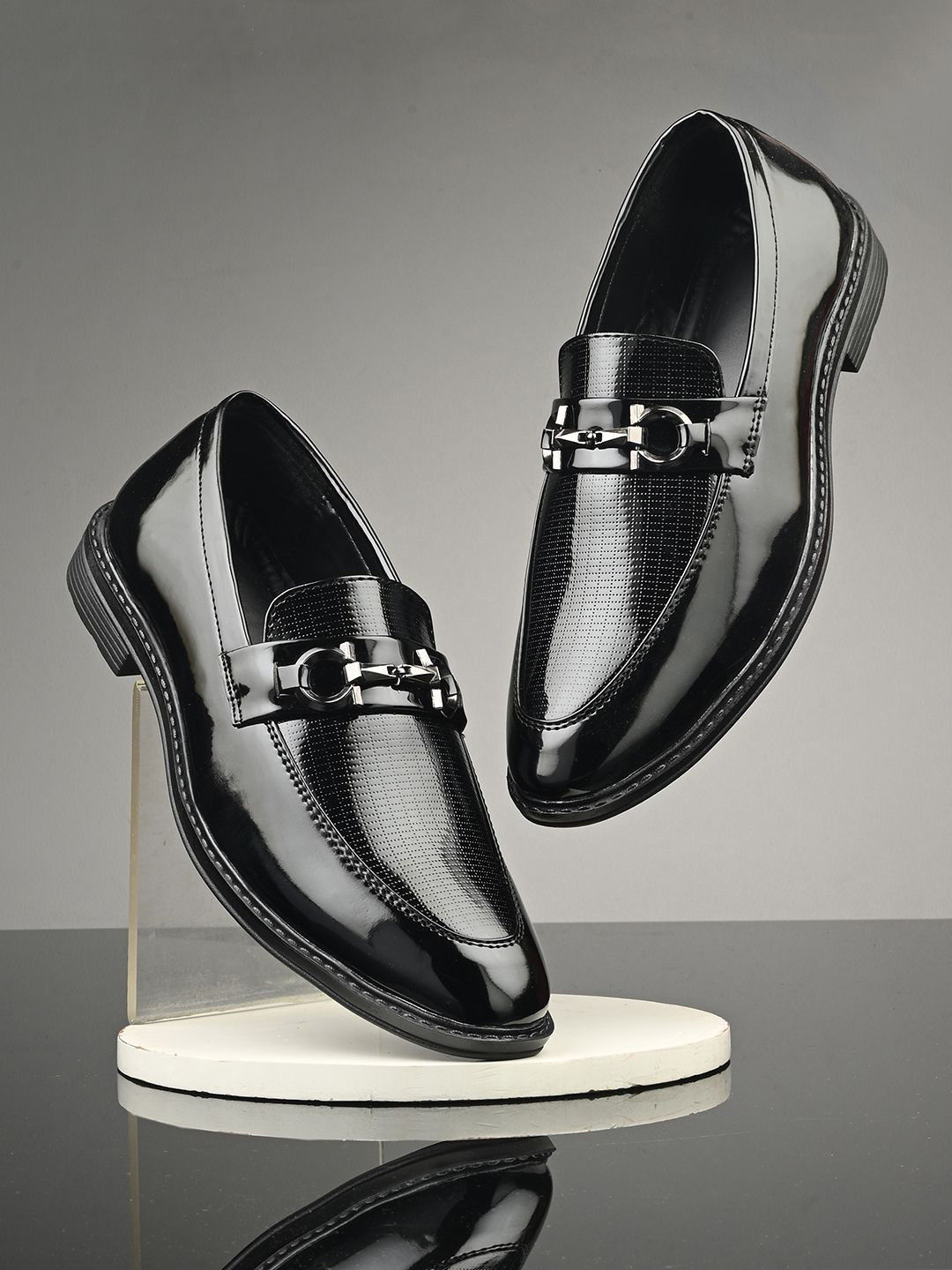 

HERE&NOW Men Textured Leather Formal Loafers, Black