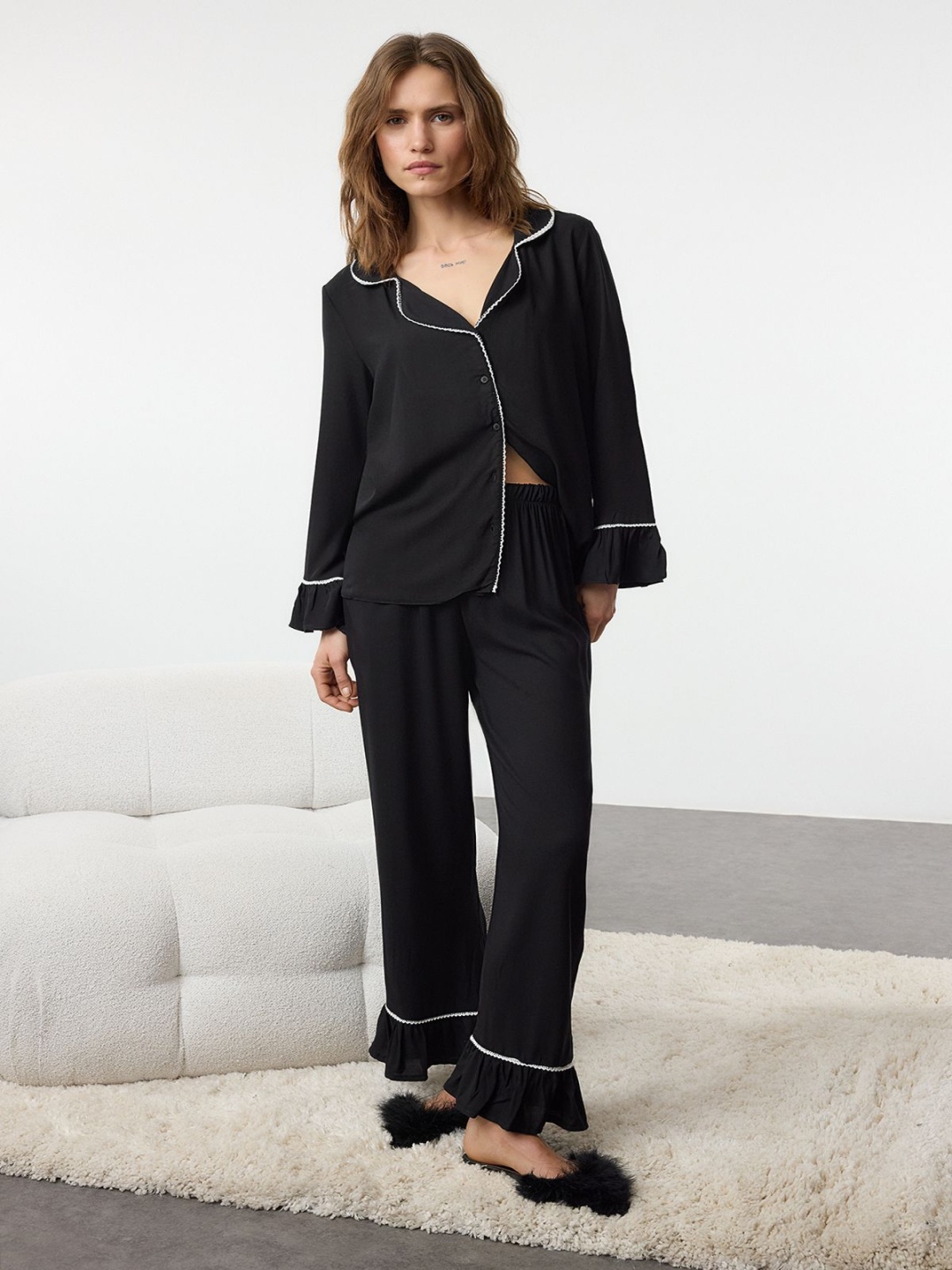 

Trendyol Women Lapel Collar Slip-On Night suit, Black