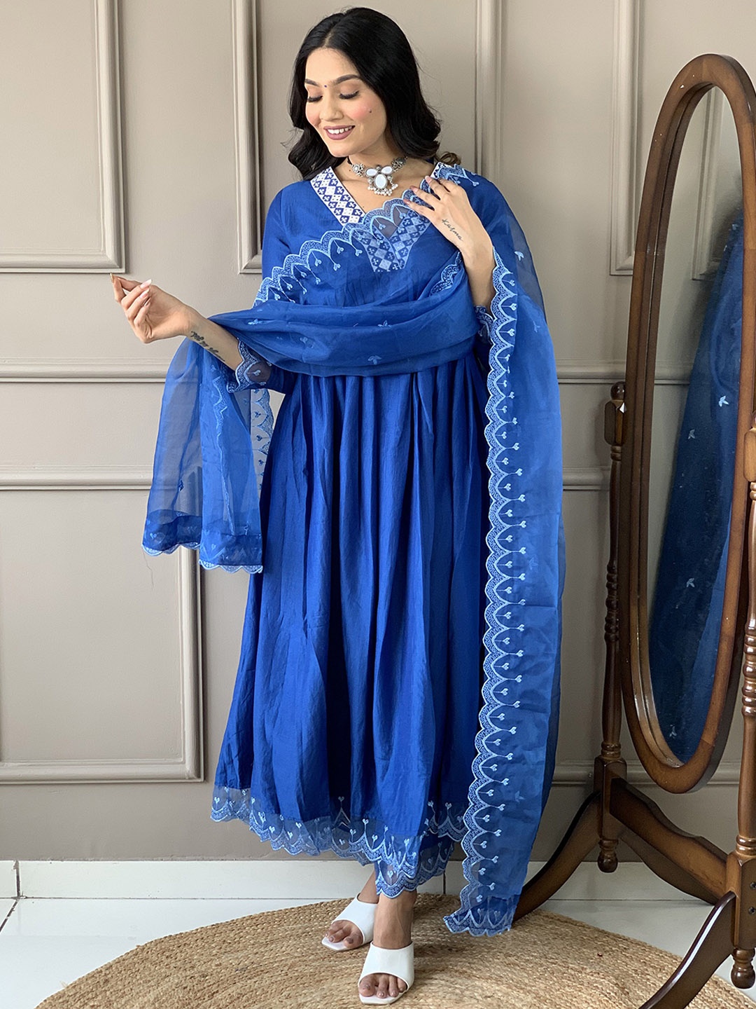 

Fashion Care Women Ethnic Motifs Embroidered Regular Thread Work Kurti with Trousers & With Dupatta, Blue