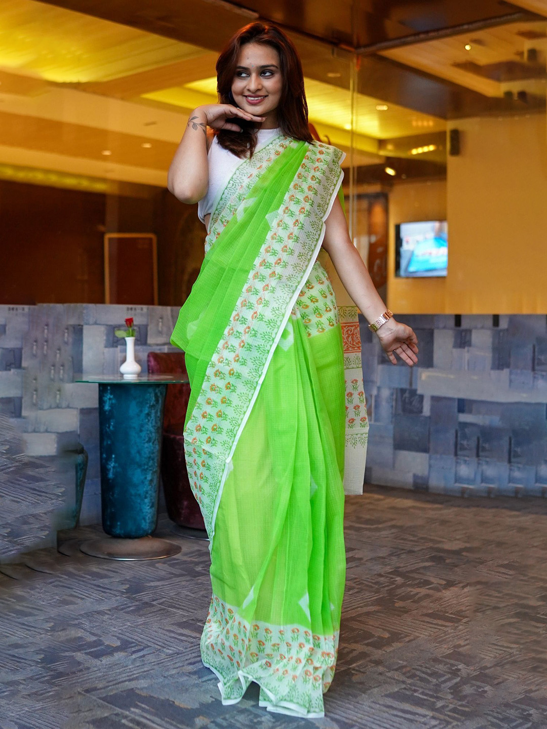 

arunima weaves Floral Printed Pure Cotton Kota Saree, Green