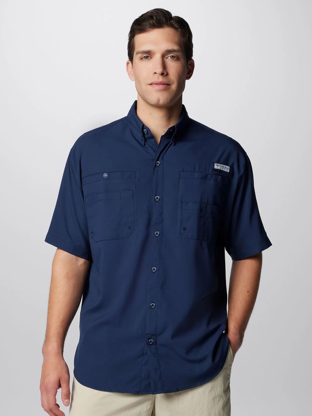 

Columbia Men Classic Fit Button-Down Collar Solid Casual Shirt, Navy blue