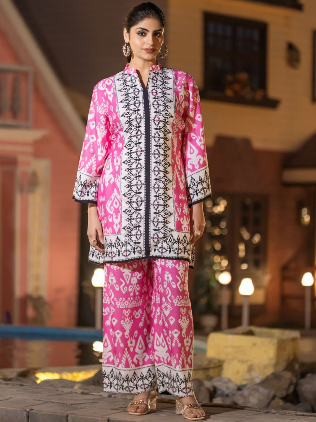 

PIRRA DESIGNS Ethnic Motifs Printed Mandarin Collar Ikkat Print Tunic With Trousers, Pink