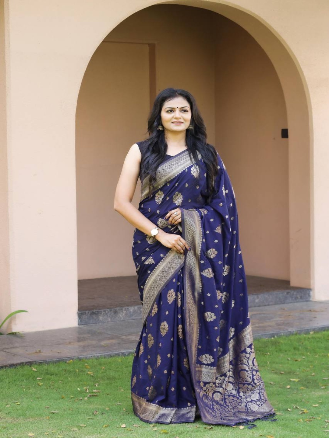 

Manu Designer Ethnic Motifs Woven Design Zari Saree, Blue