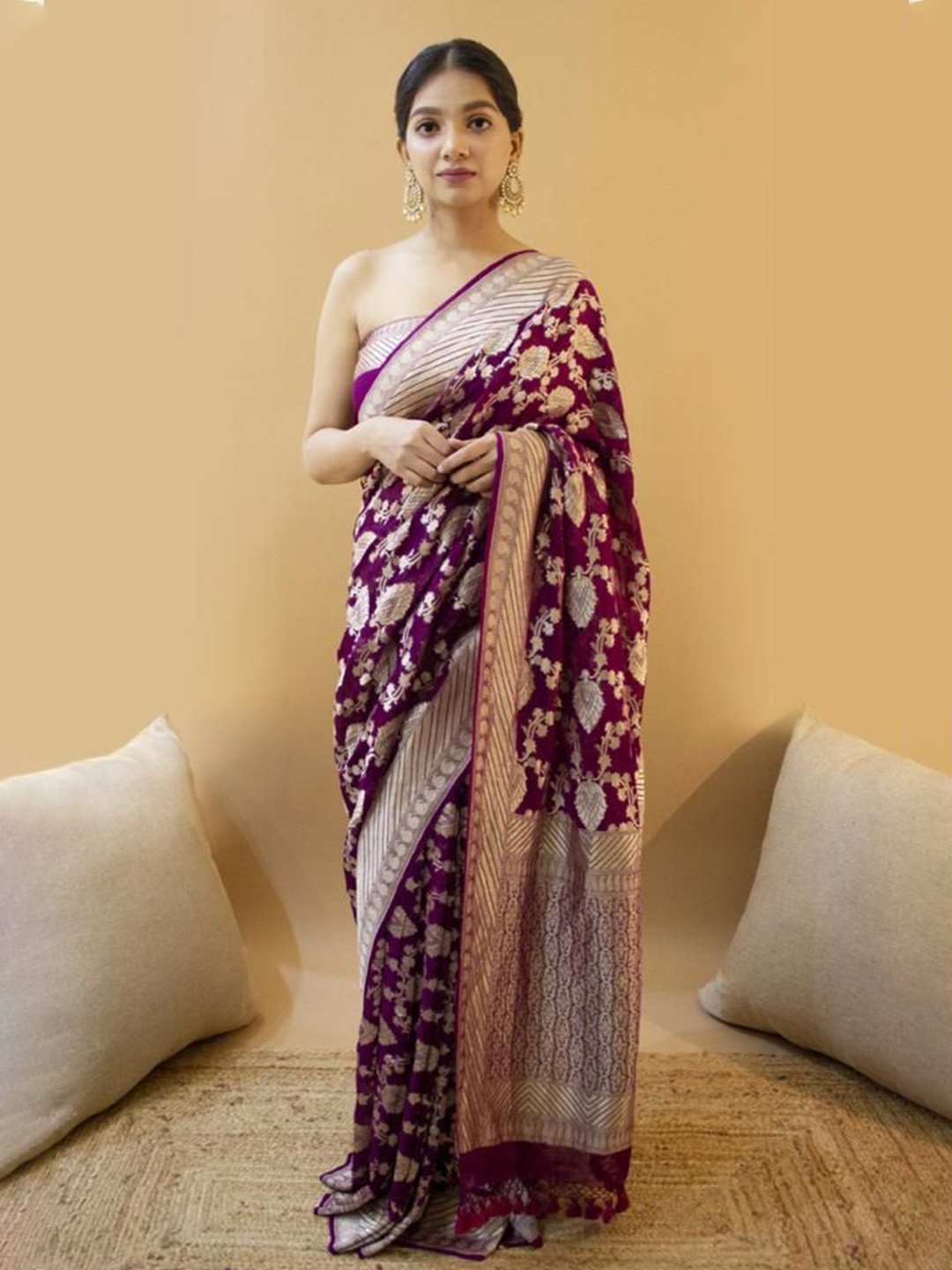 

Manu Designer Woven Design Zari Saree, Purple