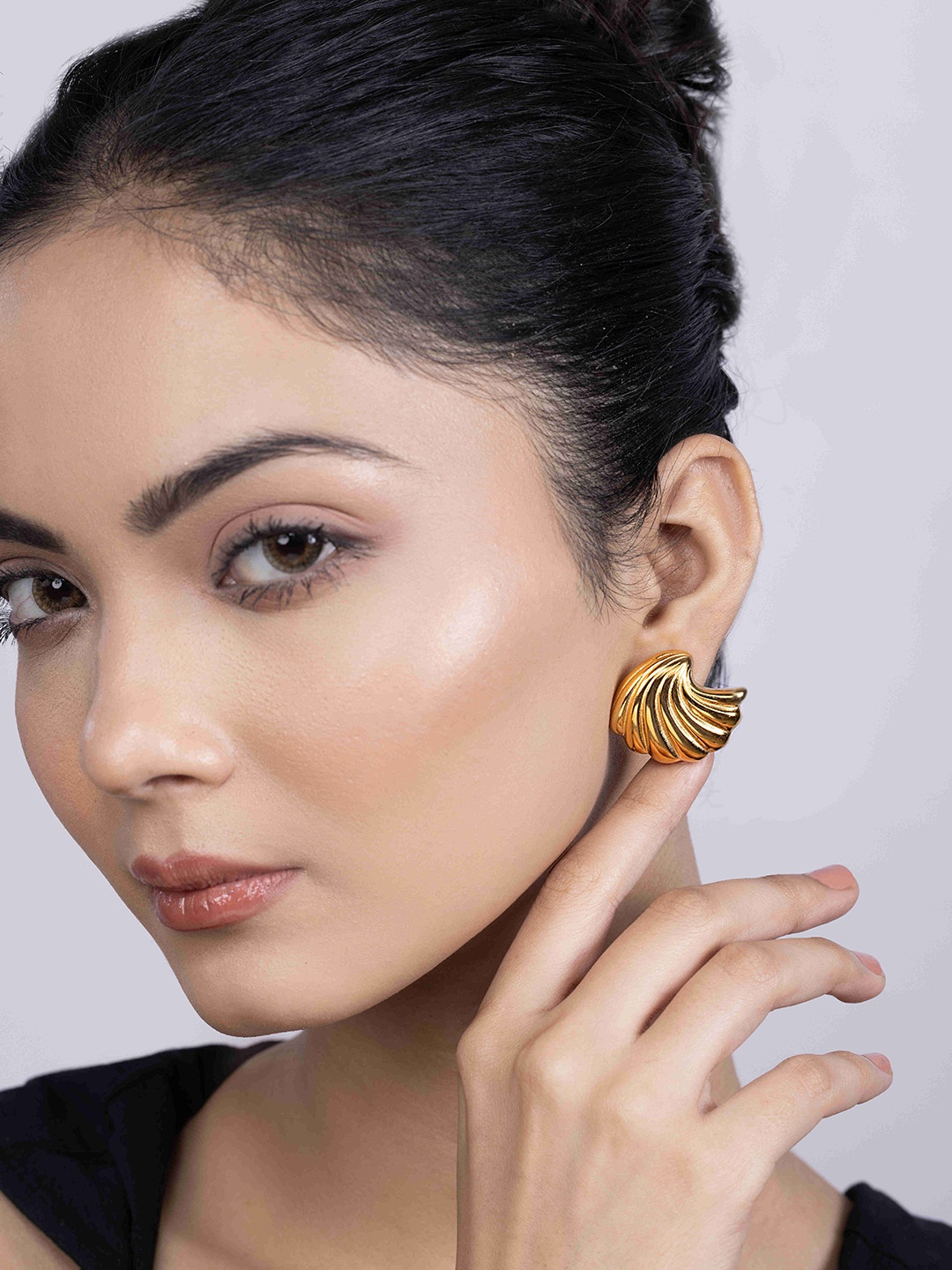 

KAORI BY SHREYA AGARWAL Gold-Plated Stainless Steel Contemporary Studs