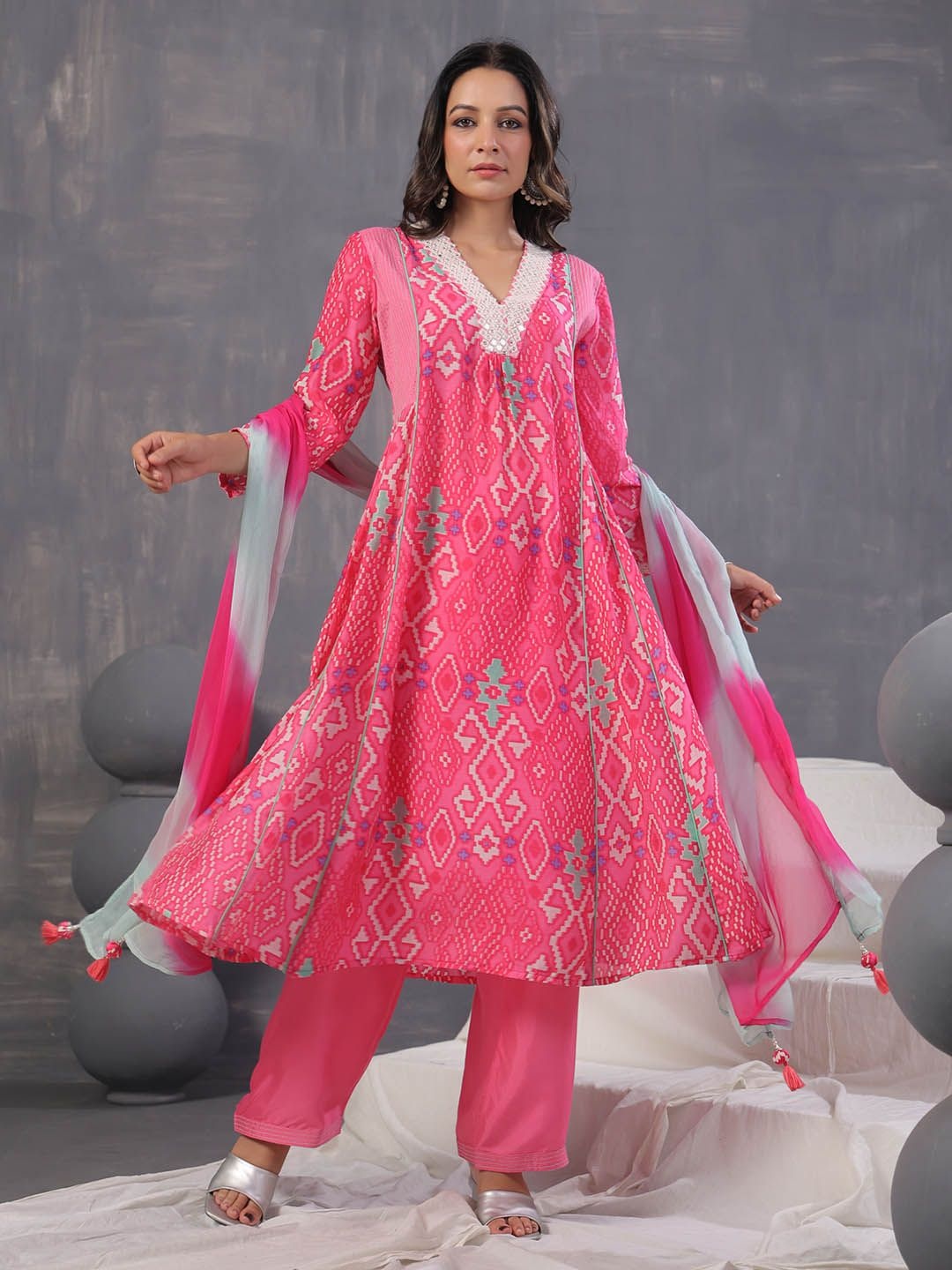 

Meena Bazaar Ethnic Motifs Printed V-Neck Sequinned A-Line Kurta With Trouser And Dupatta, Pink