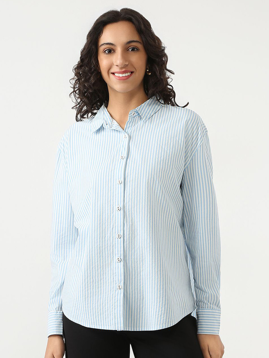 

Kraus Jeans Women Spread Collar Vertical Striped Casual Shirt, White