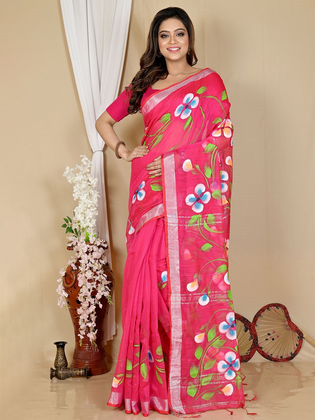 

DipDiya Floral Printed Zari Taant Saree, Pink