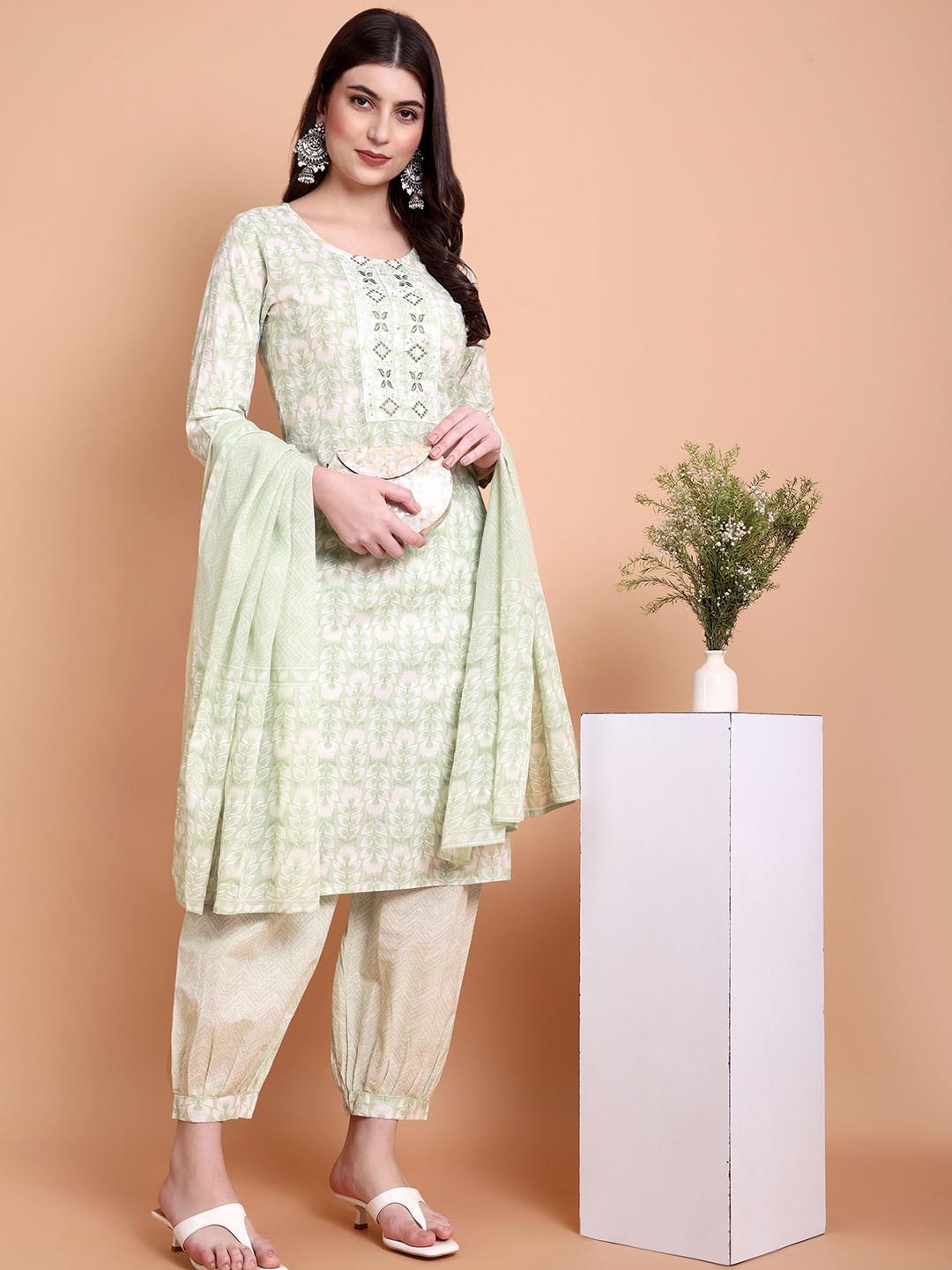 

WILL BOTTOM Women Floral Embroidered Regular Thread Work Pure Cotton Kurta with Trousers & With Dupatta, Green