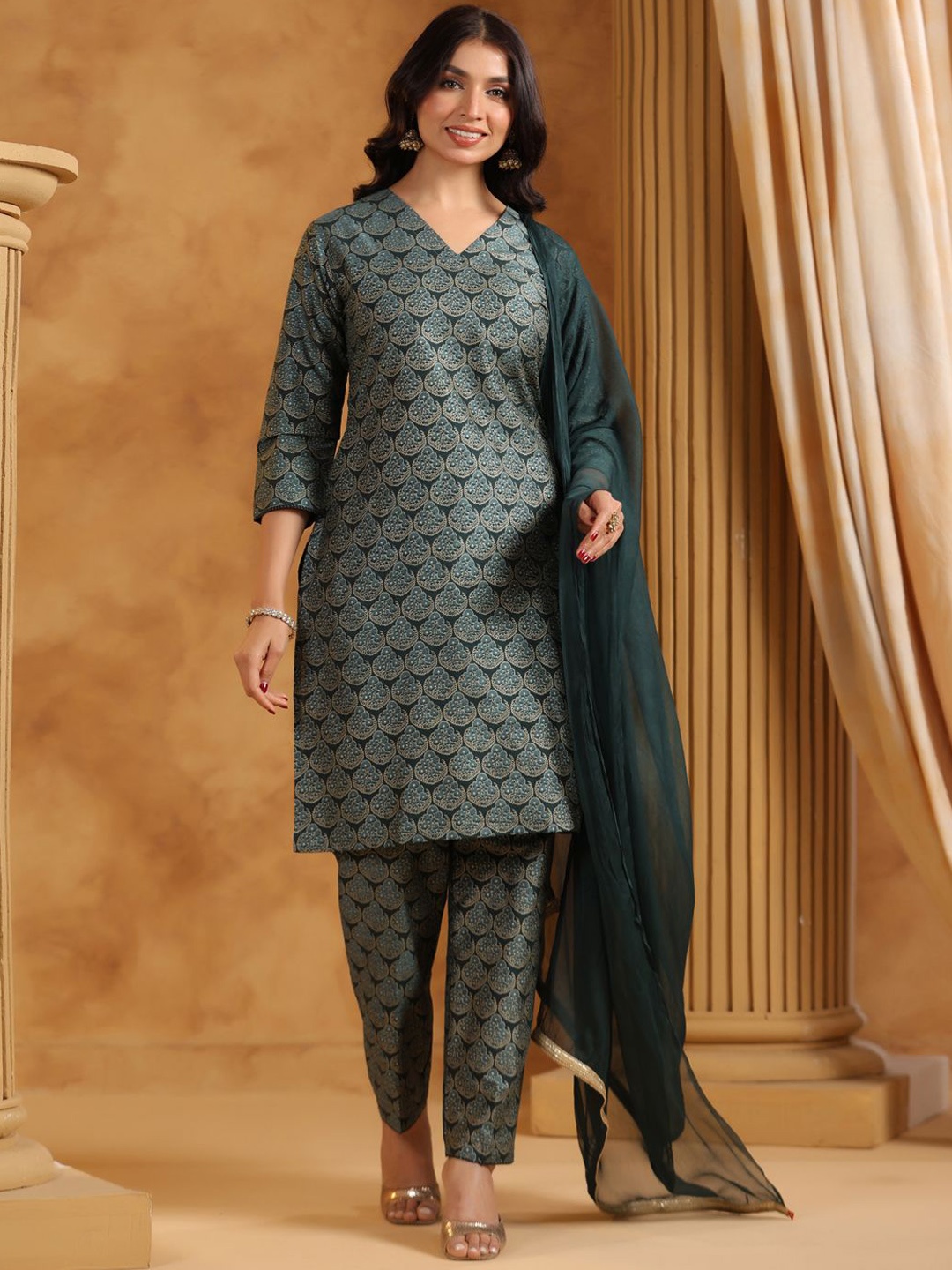

Span Ethnic Motifs Printed Pure Silk Straight Kurta with Trouser & Dupatta, Green