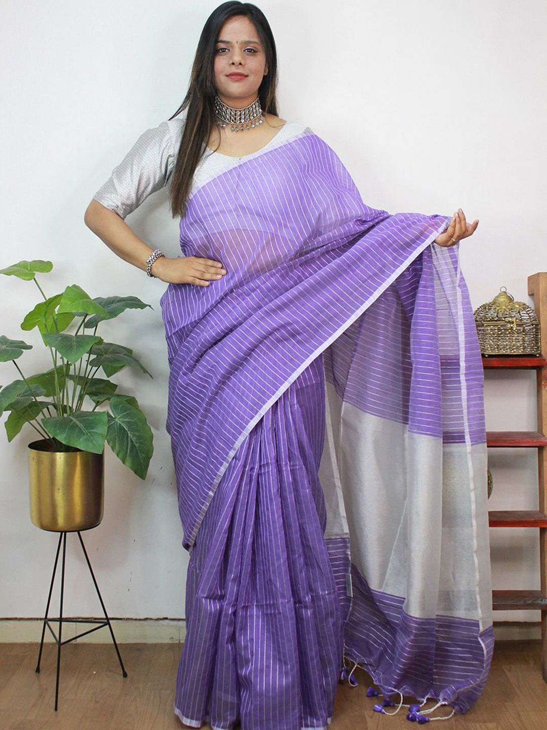 

Luxurionworld Striped Saree with Blouse Piece, Purple
