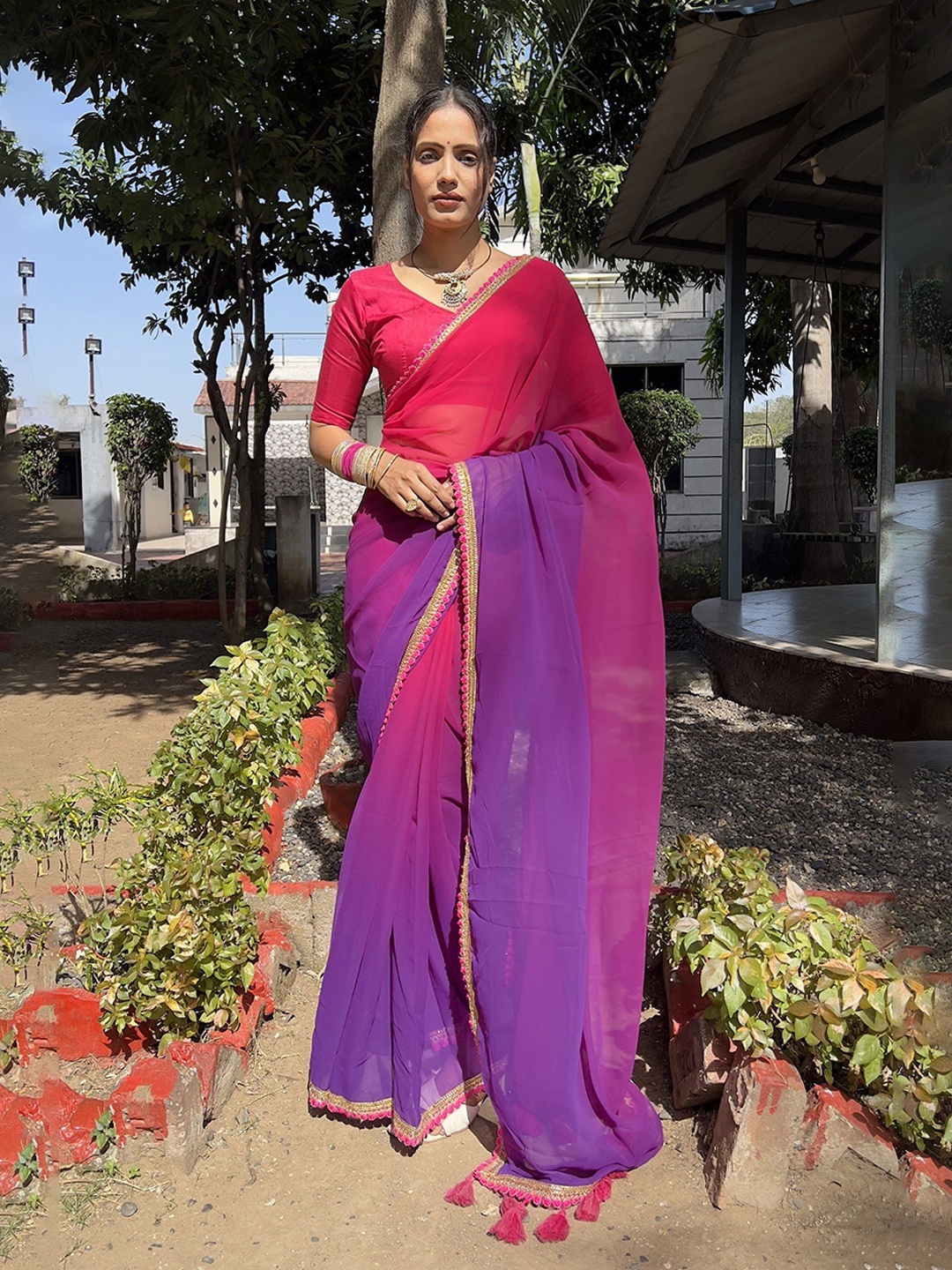 

A TO Z CART Women Colourblocked Embroidered Pure Georgette Saree, Purple