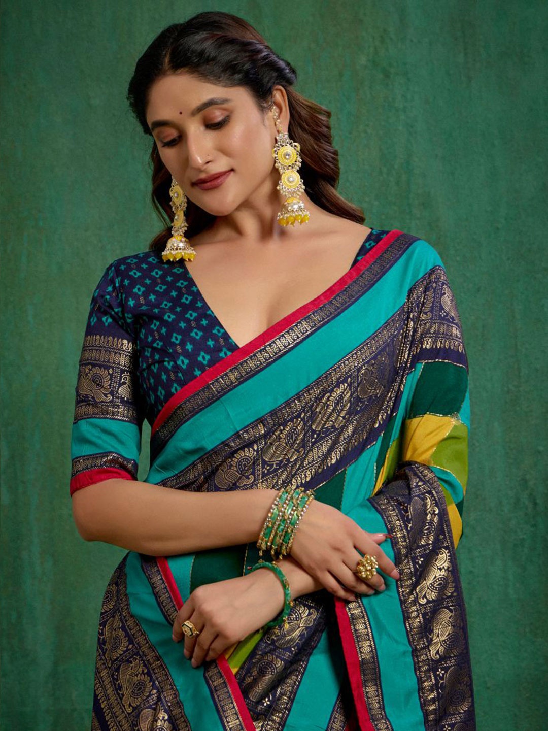 

Sangria Printed Tussar Saree With Blouse Piece, Blue