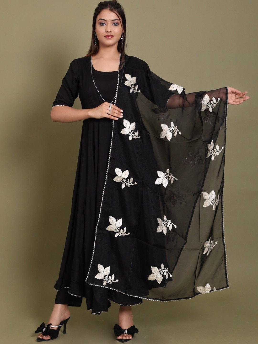 

DRESENCE Round Neck Gotta Patti Anarkali Kurta With Trousers & Dupatta, Black