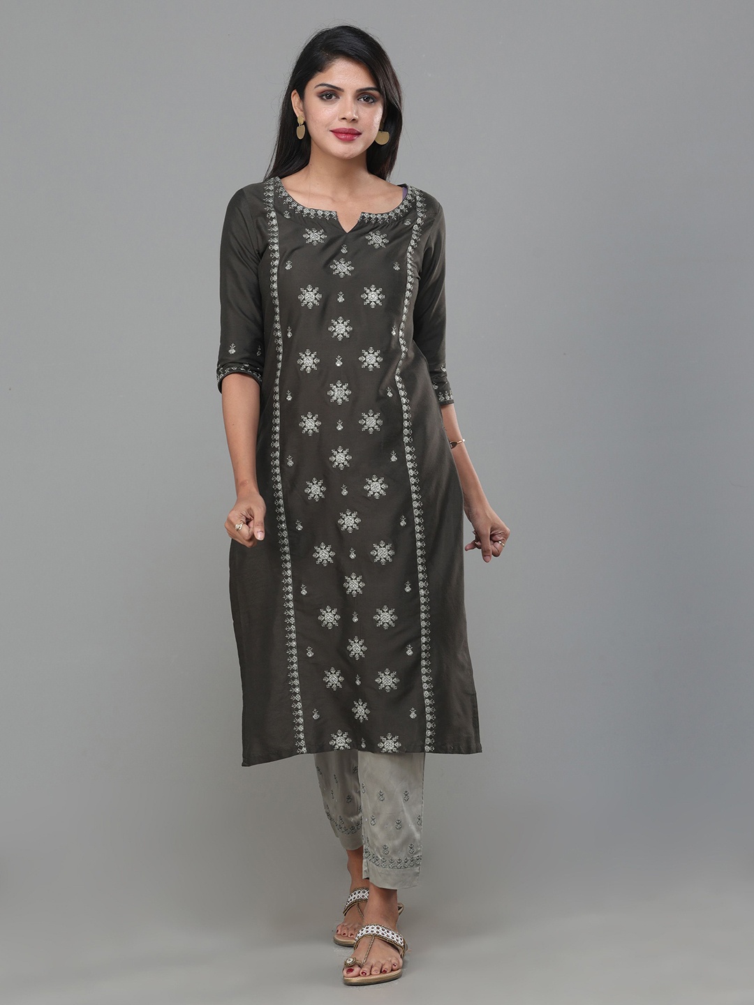 

Vismay Embroidered Kurta With Trousers, Green