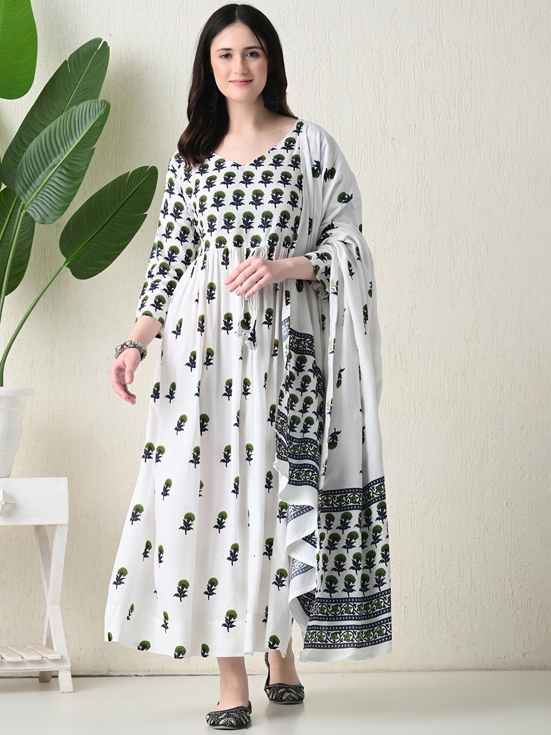 

ao services Women Printed Regular Kurta with Skirt & With Dupatta, White